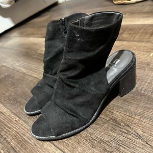 White mountain size 8 1/2 women’s sandals